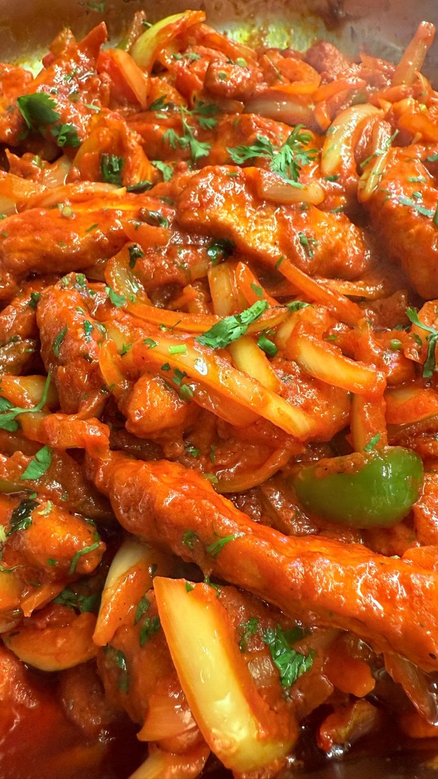 Spiced chicken jalfrezi with peppers and onions